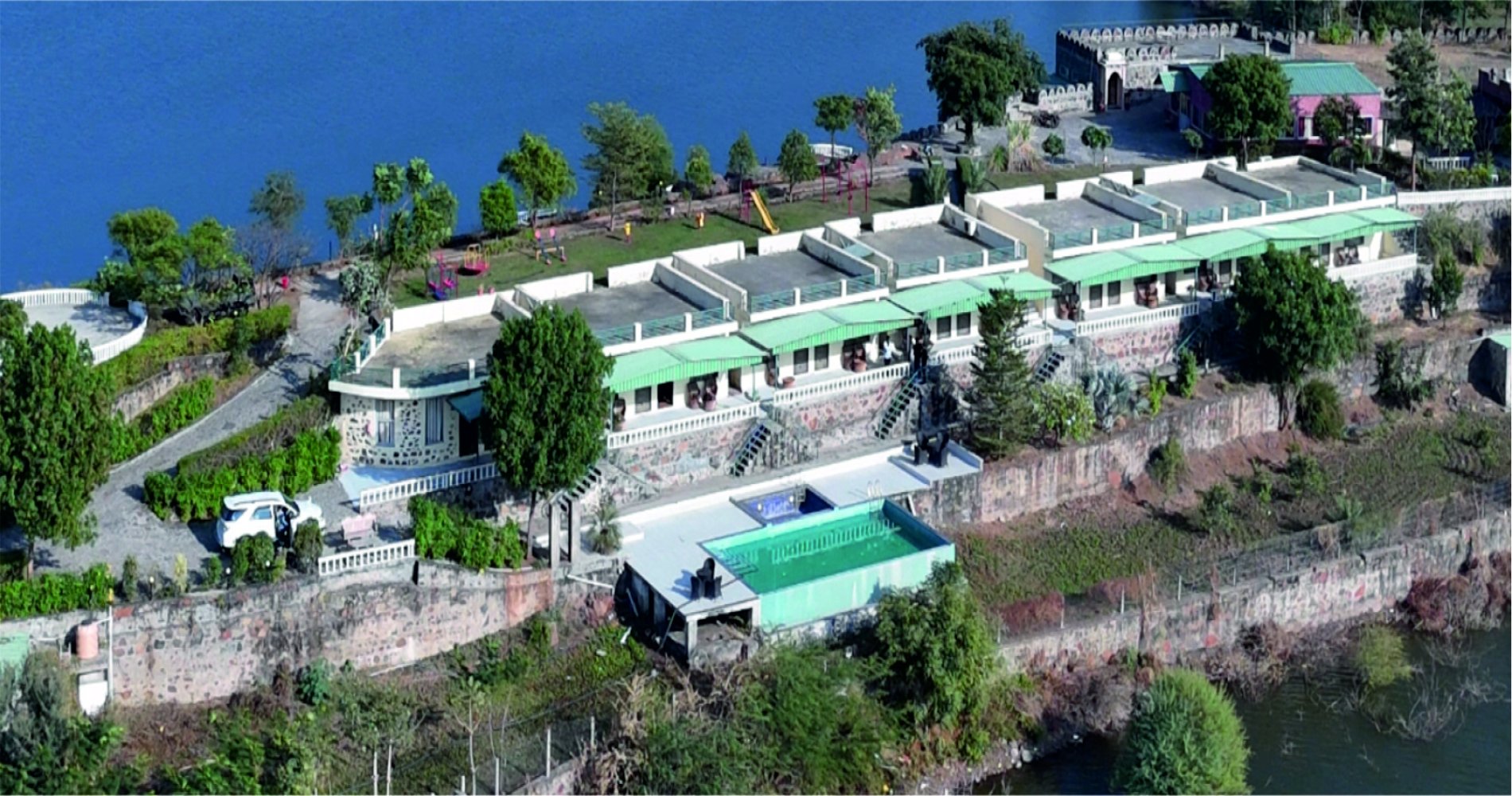 Neelkanth Forest Retreat